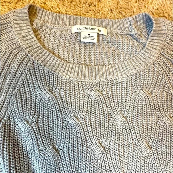 Liz Claiborne Gray Cable knit Crew Neck Sweater with Subtle Pattern size M - Picture 2 of 3